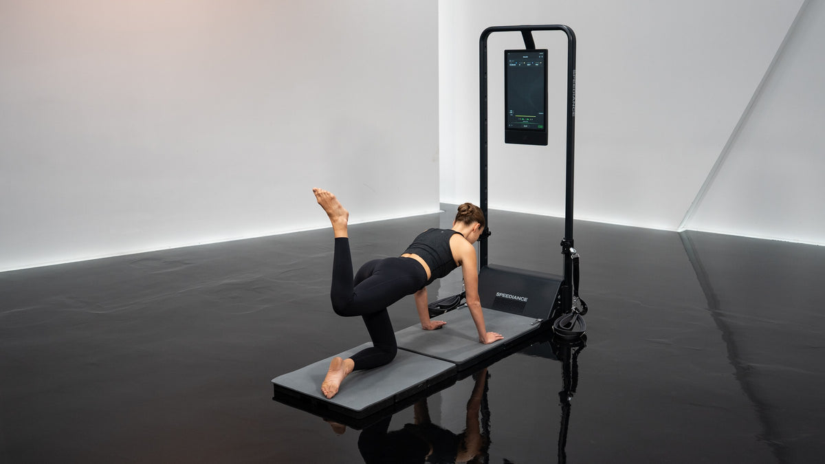 Pilates sur Gym&nbsp;Monster dans un studio blanc