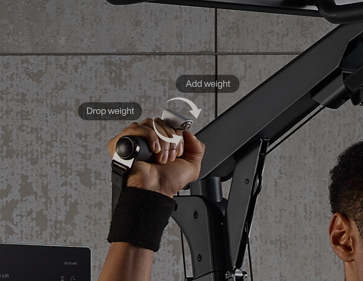 Sporter gebruikt het kabelbereik van de Gym Monster Ultra